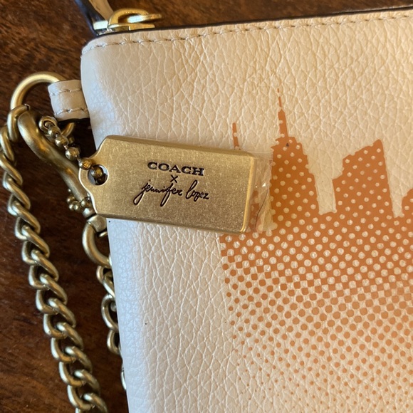 NWT Coach Jennifer Lopez wristlet - Picture 5 of 6